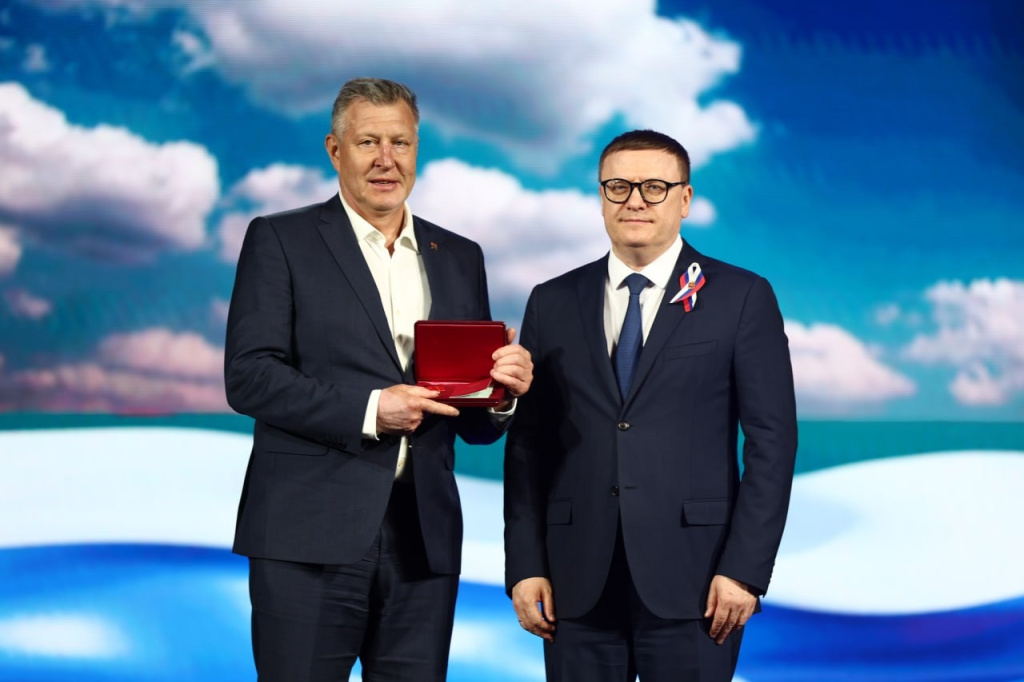 Вручение ордена А.Невского.jpg Вручение ордена А.Невского.jpg